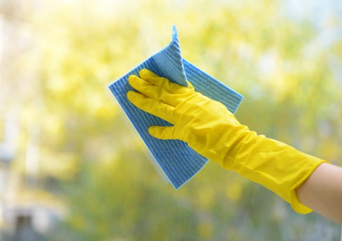 Regular cleaning support for a modern E14 apartment interior