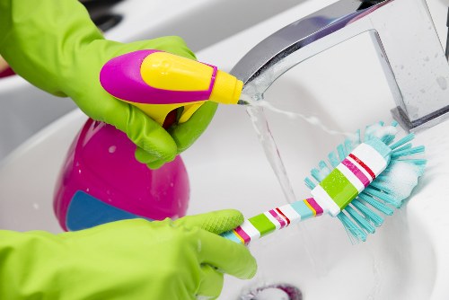 Local gutter cleaning service for homes and businesses in E14