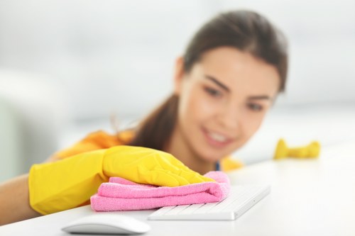 Short-let linen change and bed-making service in an E14 apartment