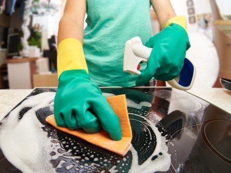 Local hard floor cleaning service for shops and offices in E14