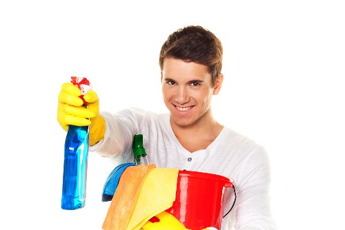 Kitchen and bathroom cleaning included in E14 domestic cleaning